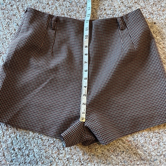 ASTR the label Women Gisselle Crewneck Vest and tailored short set medium plaid - Picture 10 of 13